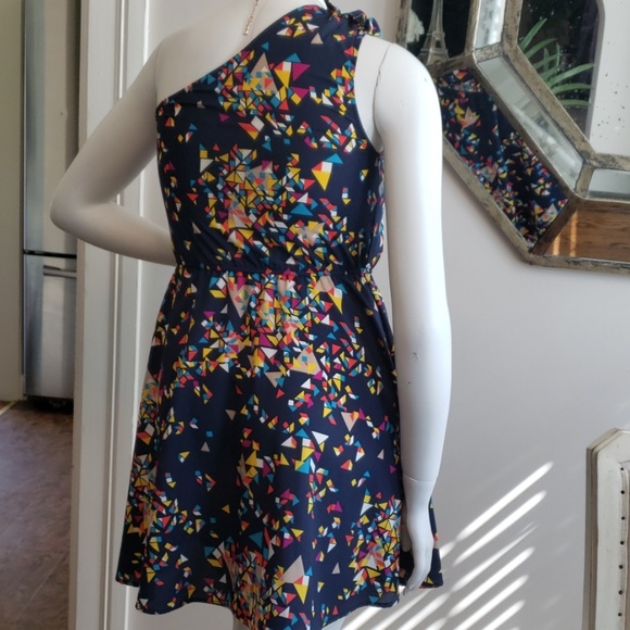 Needle and thread Dress - Picture 2 of 7